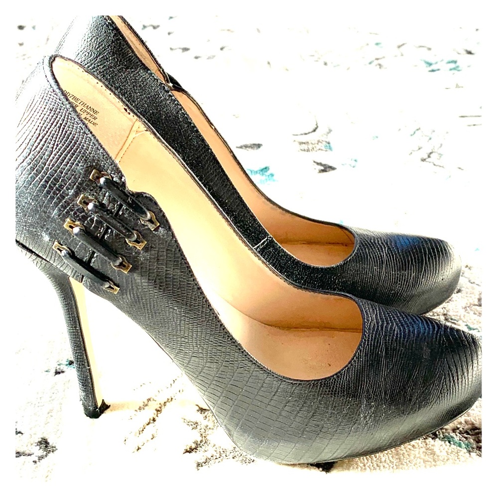 Joan & David Black pumps 🖤